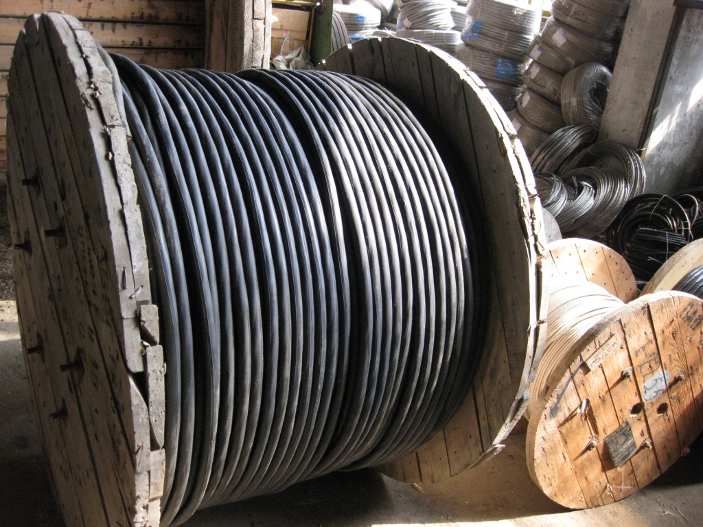 куплю КАБЕЛЬ И  ЛОМ КАБЕЛЯ, НЕЛИКВИДЫ. дорого!